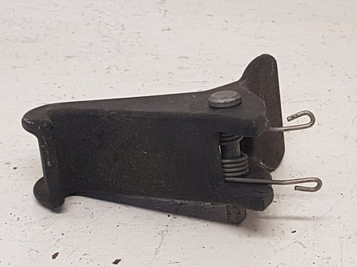 Attache extérieur capot