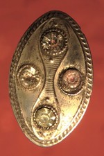 Antique ART DECO HAT PIN AFRICAN SHIELD METAL ENGRAVED PAVEMENT 4 RHINESTONES