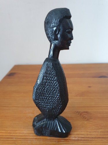 étonnante statuette africaine