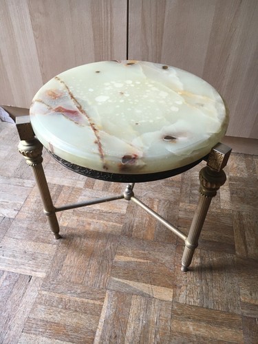 Petite table tripode ronde