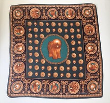 Carré en soie PIERRE BALMAIN