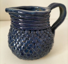 Pichet artisanal en grès bleu