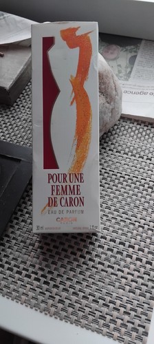 Parfum pour une femme - parfum,