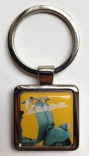 Porte clé en métal  Vespa jaune vintage neuf