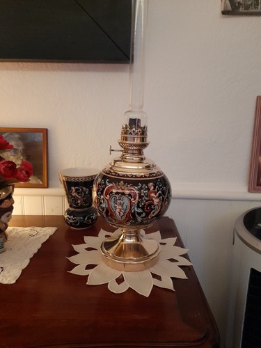 Lampe pétrole faïence de - à,