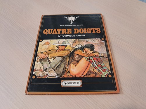 Quatre doigts homme de - -, l