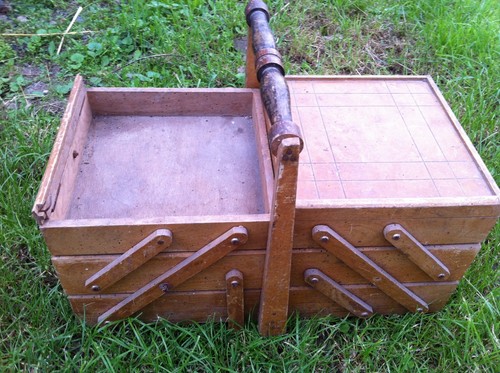 Ancienne travailleuse boite - ancienne, a