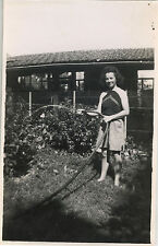 ANTIQUE PHOTO - VINTAGE SNAPSHOT - WOMAN GARDEN GARDENING WATERING - GARDEN