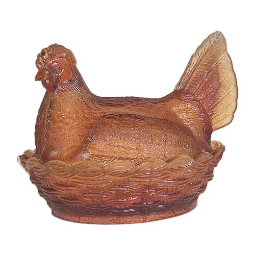Ancienne poule sur son nid - nid,