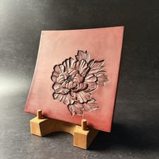 Panneau de bois sculpté japonais - relief pivoine - finition laquée rouge -...