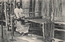 Madagascar - Weaving workshop - Weaving loom 97828