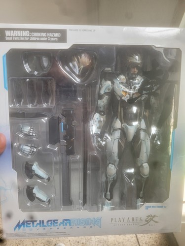 Figurine play arts - figurine,