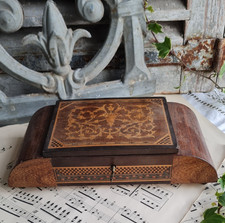 ANCIENNE BOITE A BIJOUX AVEC