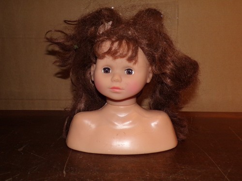 Tête coiffer brune - à,