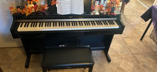Yamaha clp825 clavinova 88 - clp825,