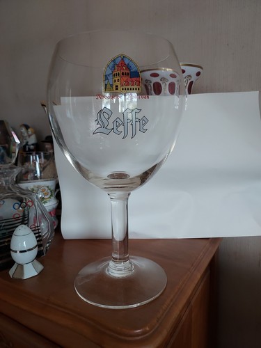 Grand verre bière geant - grand, a