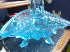 PANIER EN VERRE BLEU MOULÉ -