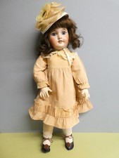 Poupée ancienne: Très jolie