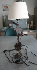 LAMPE EN METAL FER FORGE DECOR FEUILLE DE VIGNE  - Hauteur 50 cm - VINTAGE