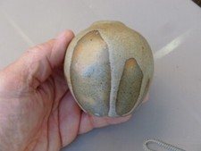 Vase en grès à identifier .