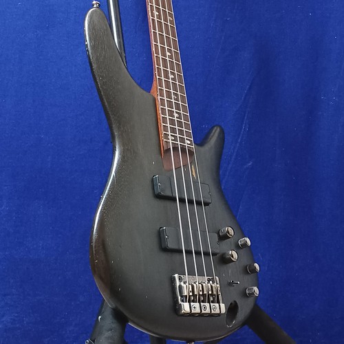 Guitare basse électrique