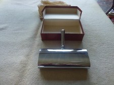 MAGNIFIQUE RAMASSE-MIETTES LE