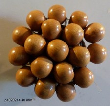 BOUTON Composé de petites BOULES bois  40 mm