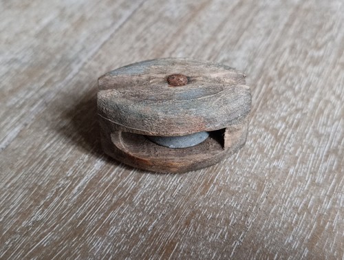 Ancienne petite poulie bois - ancienne,