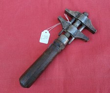 ANCIENNE CLÉ À MOLETTE