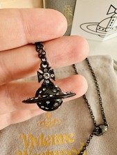 🪐🖤 Vivienne Westwood