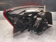 Feu arriere principal droit