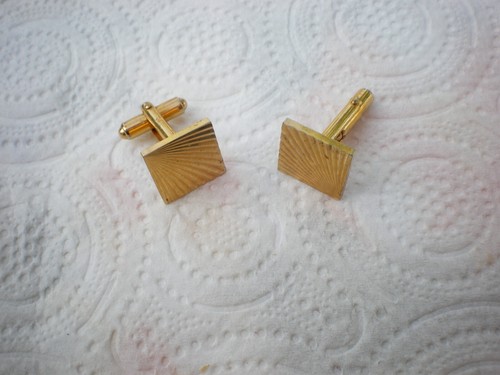 Une paire boutons - de,