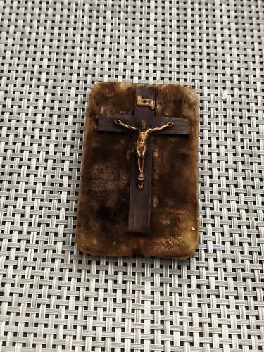 Crucifix ancien religieux sur