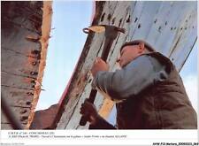 AHWP13-0909 - TRADES - concarneau - herminette work on the barge and