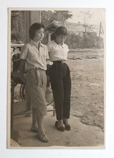 Deux jolies jeunes femmes