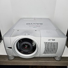 Sanyo PLC-XF35NL XGA Large Venue Projector PRO xtraX Multiverse W/ Travel Case