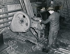 Factory c. 1950 - workers milling industry machining USA - GF 346