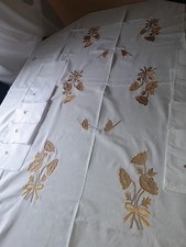 Nappe  brodée main + 8