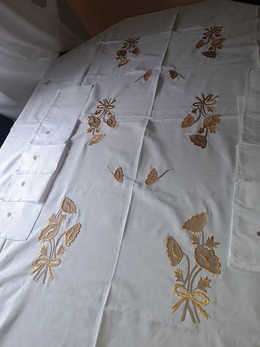 Nappe brodée main 8 - main,