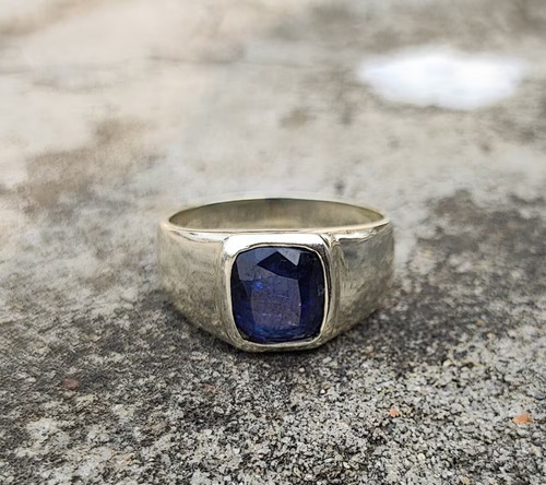 Bague déclaration saphir bleu