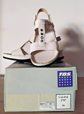 Paire De Nu Pied Femme En Cuir