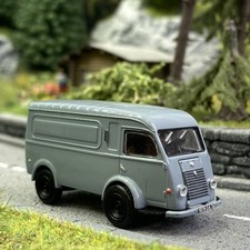 Renault Goélette Grise avec