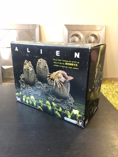 Statue alien birth 3 eggs - statue, :