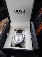 MONTRE Homme HUGO BOSS. Chrono Date. Bracelet Cuir et Cadran en Argent 1512291