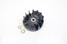 Taille-haie à volant moteur