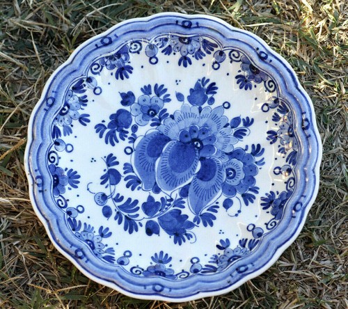 Assiette faience bleue - , signée
