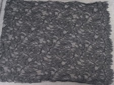 Coupon tissu dentelle noire motif feuilles 53 X 65 CM