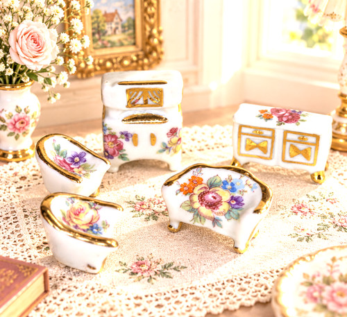 Mobilier miniature - , en