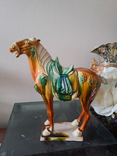 Sculpture représentant - représentant, un