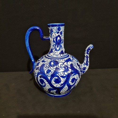 Ancienne théière décorative